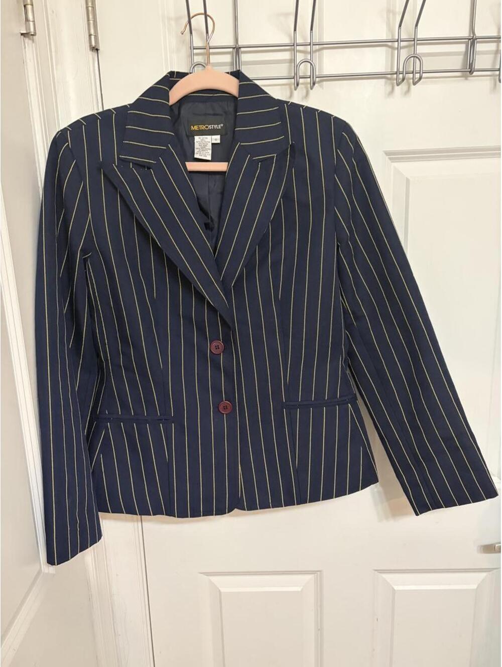 Metrostyle Women's Navy and Blue Jacket